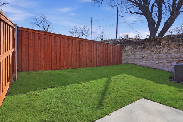 1402 Hutchins Avenue, Dallas, TX 75203