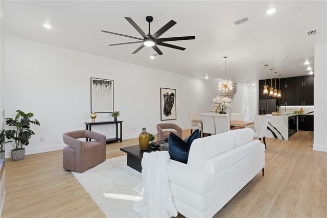 1402 Hutchins Avenue, Dallas, TX 75203