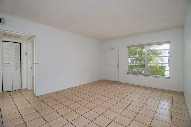 9443 SW 174th St 9443, Palmetto Bay, FL 33157