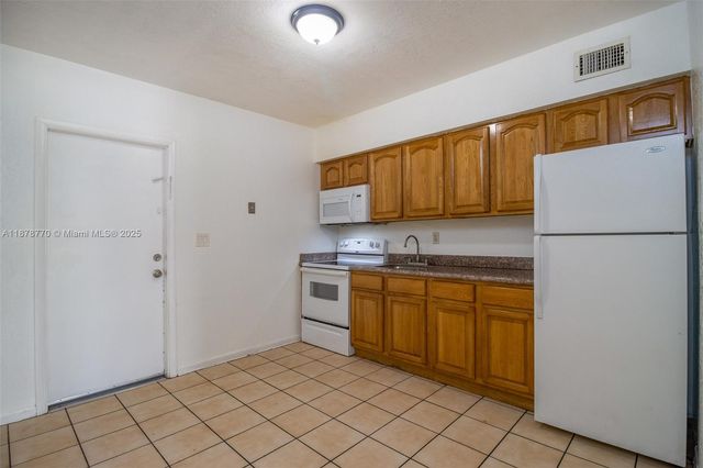 9443 SW 174th St 9443, Palmetto Bay, FL 33157