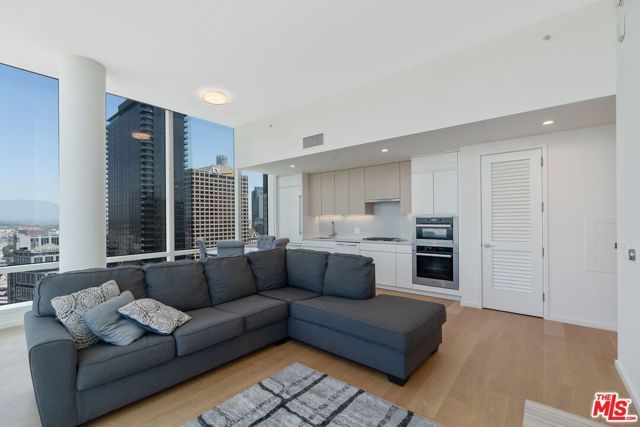 877 Francisco Street 4202, Los Angeles, CA 90017