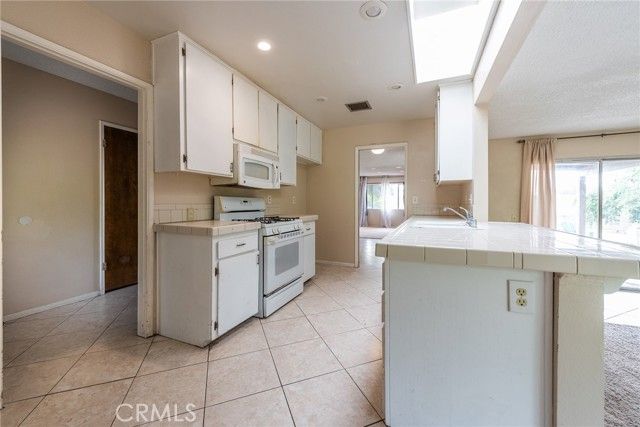 1425 39th, San Bernardino, CA 92404