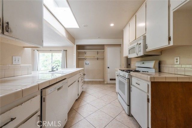 1425 39th, San Bernardino, CA 92404