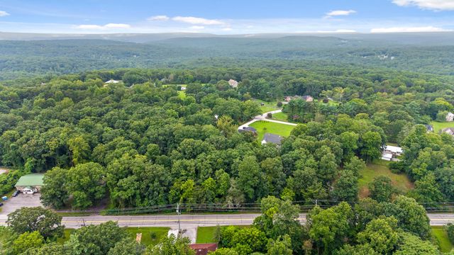 - Taft Highway, Walden, TN 37377