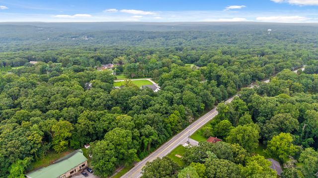 - Taft Highway, Walden, TN 37377