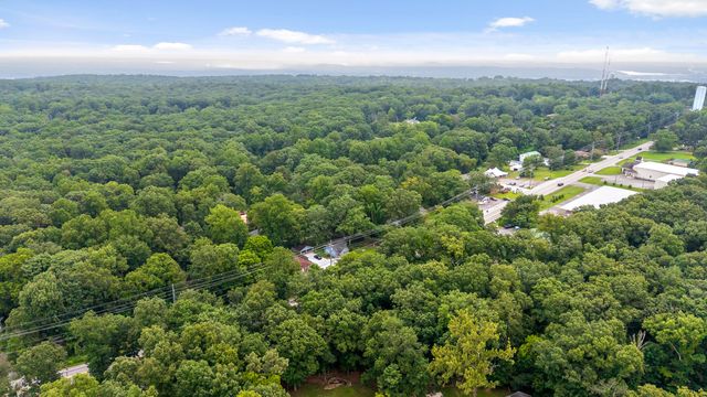 - Taft Highway, Walden, TN 37377