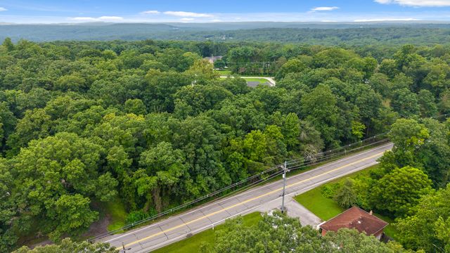 - Taft Highway, Walden, TN 37377