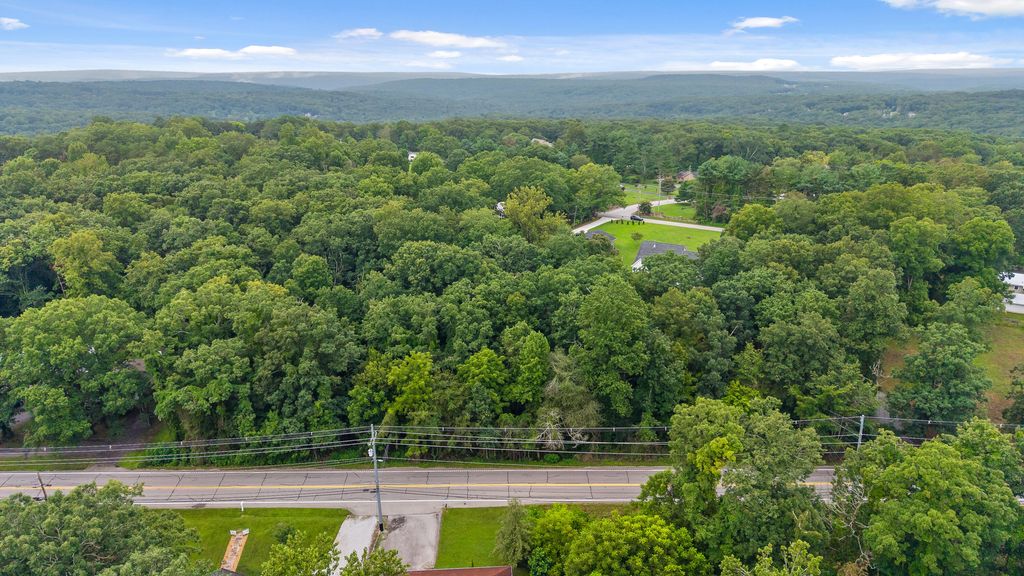 - Taft Highway, Walden, TN 37377