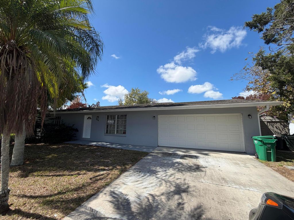 844 SE Festivo Court, Port St. Lucie, Port St Lucie, FL 34983