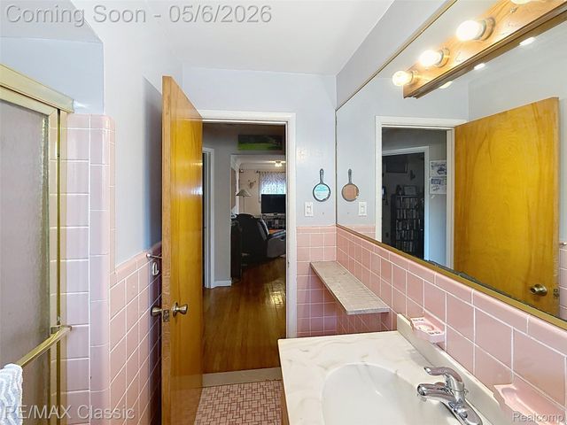 8842 Merriman Road, Livonia, MI 48150