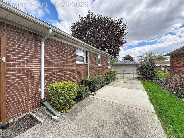 8842 Merriman Road, Livonia, MI 48150