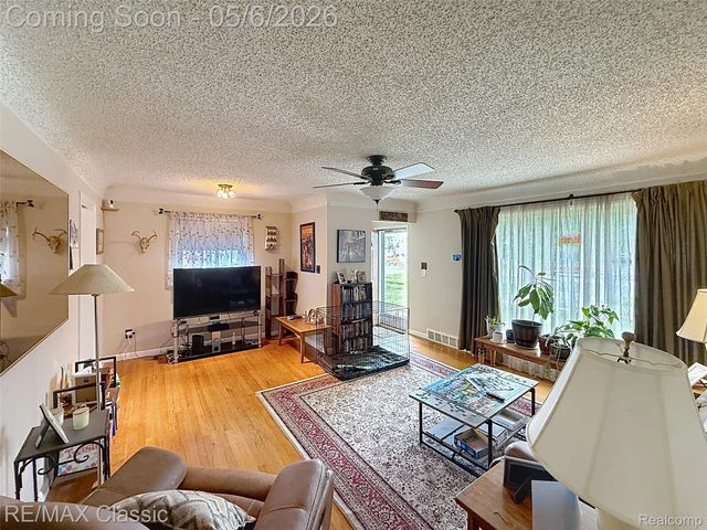8842 Merriman Road, Livonia, MI 48150