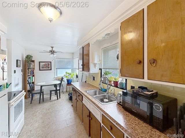 8842 Merriman Road, Livonia, MI 48150