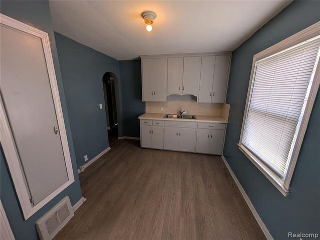 636 Waldman Avenue, Flint, MI 48507