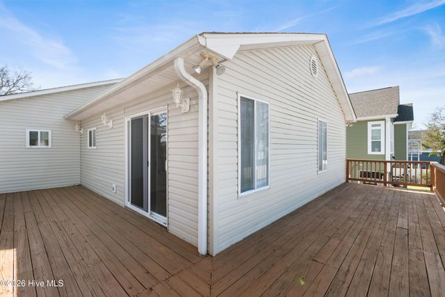 101 SE 24th Street, Oak Island, NC 28465