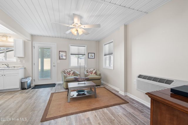 101 SE 24th Street, Oak Island, NC 28465