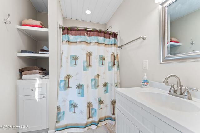 101 SE 24th Street, Oak Island, NC 28465