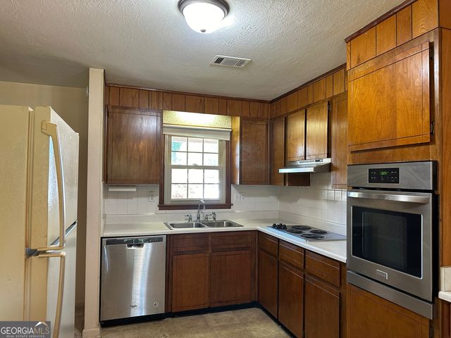 266 Valencia Circle, Centerville, GA 31028