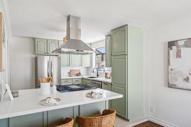 330 Paloma Avenue, Pacifica, CA 94044