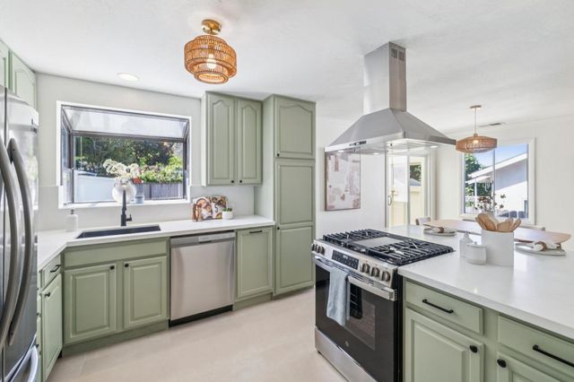 330 Paloma Avenue, Pacifica, CA 94044