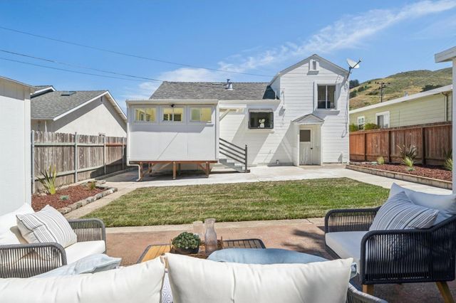 330 Paloma Avenue, Pacifica, CA 94044