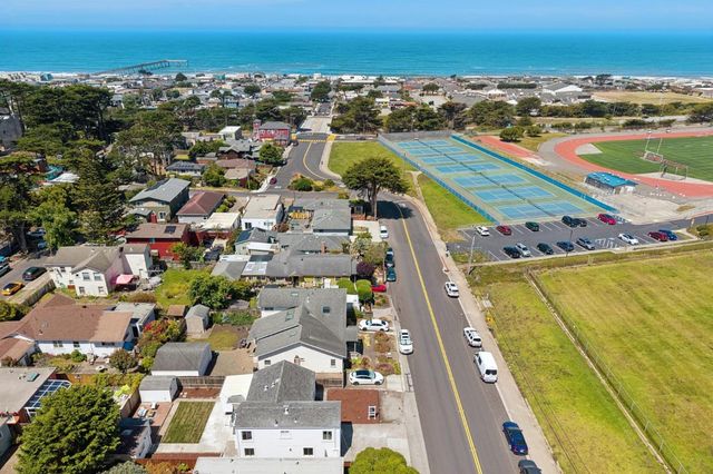 330 Paloma Avenue, Pacifica, CA 94044
