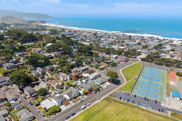 330 Paloma Avenue, Pacifica, CA 94044