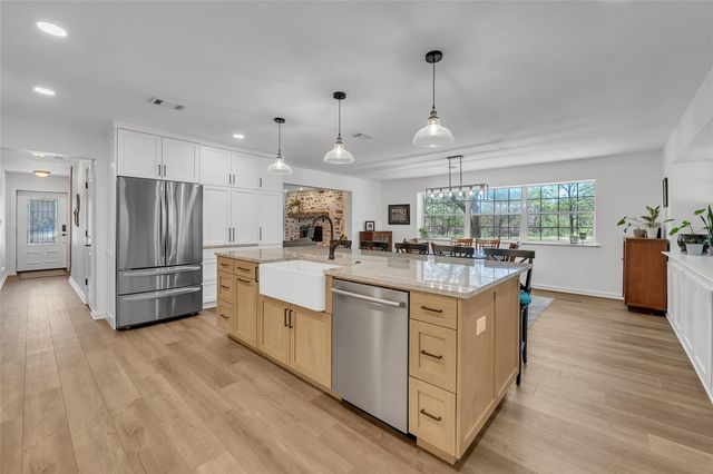 260 Flatrock TRL, Marble Falls, TX 78654