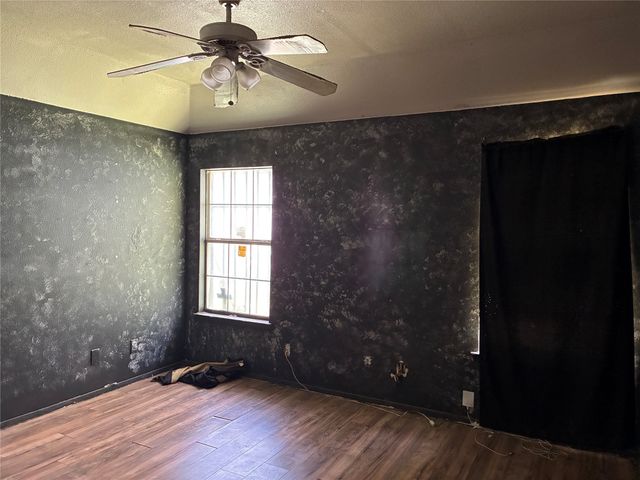 2716 18th Street, Fort Worth, TX 76106