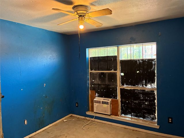 2716 18th Street, Fort Worth, TX 76106