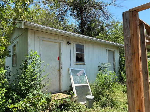 2716 18th Street, Fort Worth, TX 76106