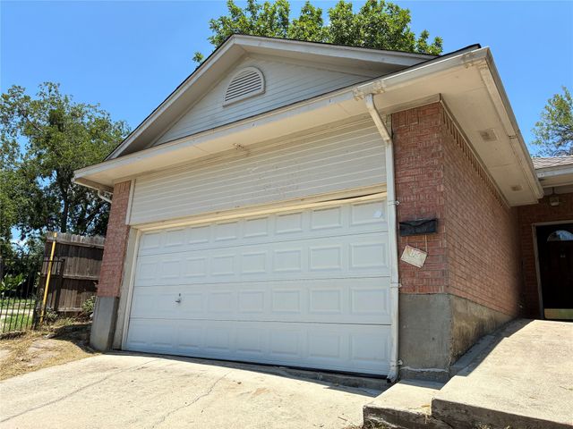 2716 18th Street, Fort Worth, TX 76106