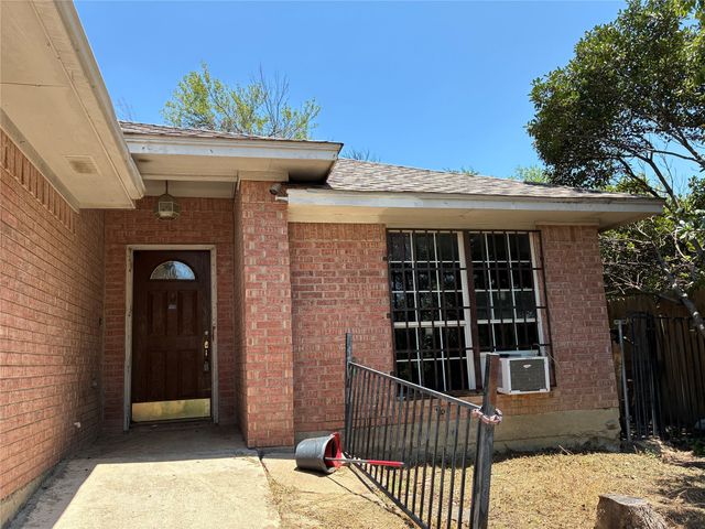 2716 18th Street, Fort Worth, TX 76106