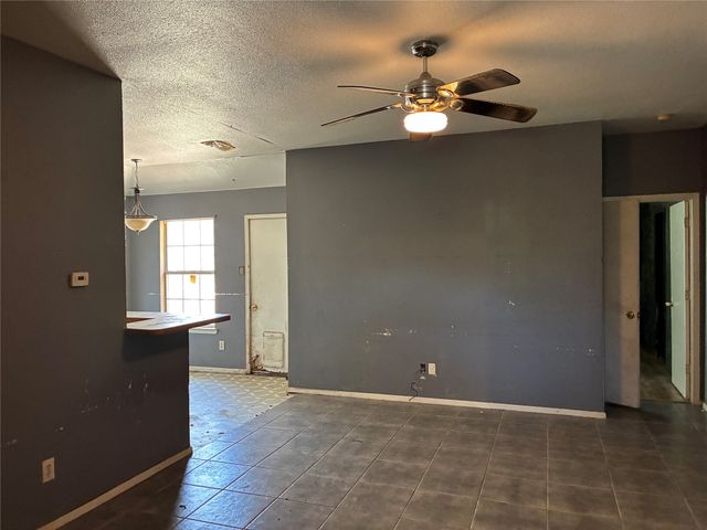 2716 18th Street, Fort Worth, TX 76106