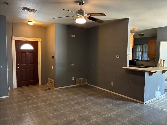 2716 18th Street, Fort Worth, TX 76106