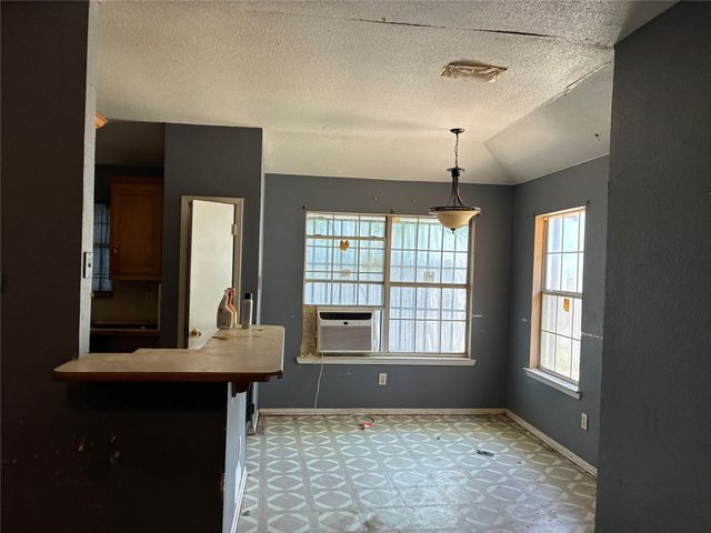 2716 18th Street, Fort Worth, TX 76106