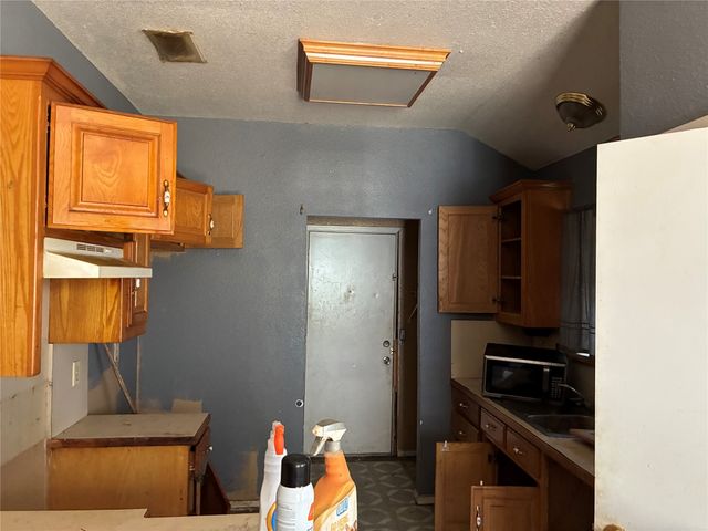 2716 18th Street, Fort Worth, TX 76106