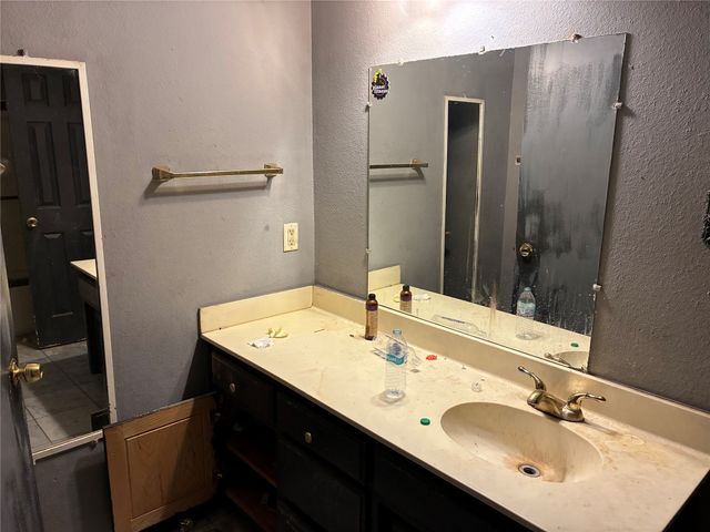 2716 18th Street, Fort Worth, TX 76106