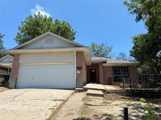 2716 18th Street, Fort Worth, TX 76106