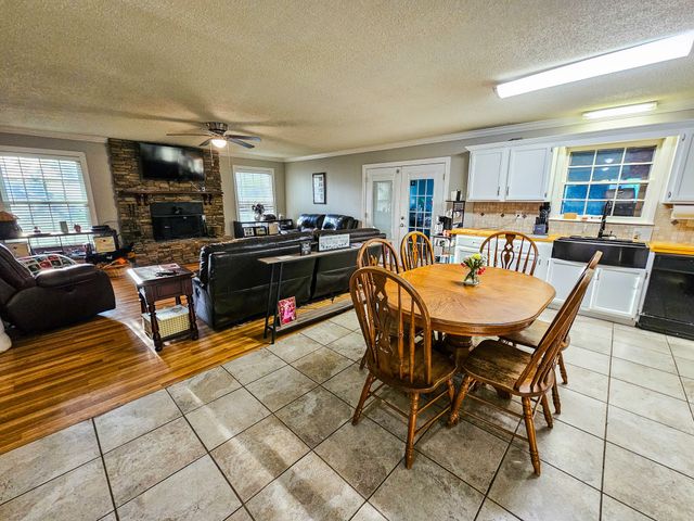 206 Hilltop Dr, Shelbyville, TN 37160