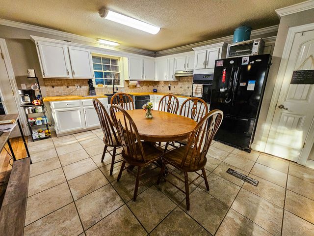 206 Hilltop Dr, Shelbyville, TN 37160