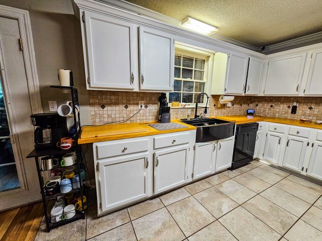 206 Hilltop Dr, Shelbyville, TN 37160