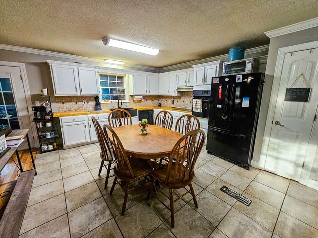 206 Hilltop Dr, Shelbyville, TN 37160