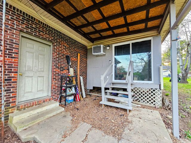 206 Hilltop Dr, Shelbyville, TN 37160