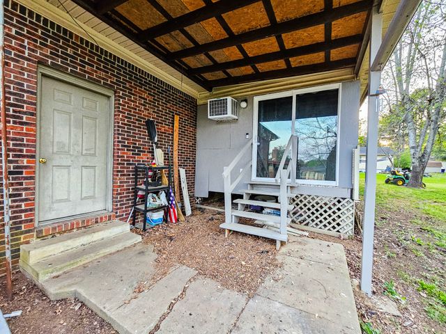 206 Hilltop Dr, Shelbyville, TN 37160