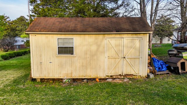 206 Hilltop Dr, Shelbyville, TN 37160