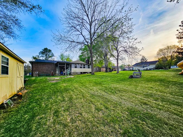 206 Hilltop Dr, Shelbyville, TN 37160