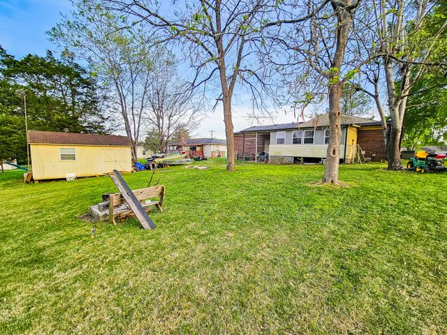 206 Hilltop Dr, Shelbyville, TN 37160