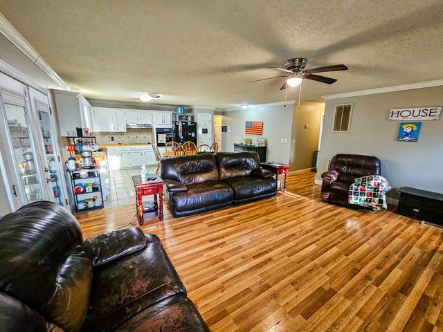 206 Hilltop Dr, Shelbyville, TN 37160