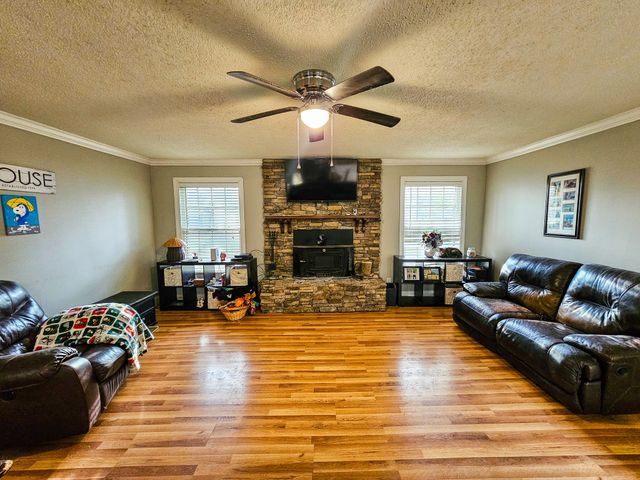 206 Hilltop Dr, Shelbyville, TN 37160
